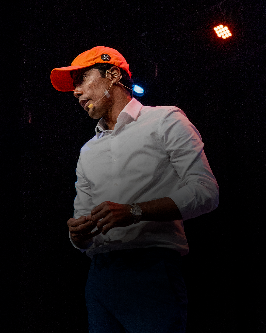 Fábio Costa, autor do Método ADL, demonstrando estratégias de compra de veículos antes do leilão em uma aula prática.