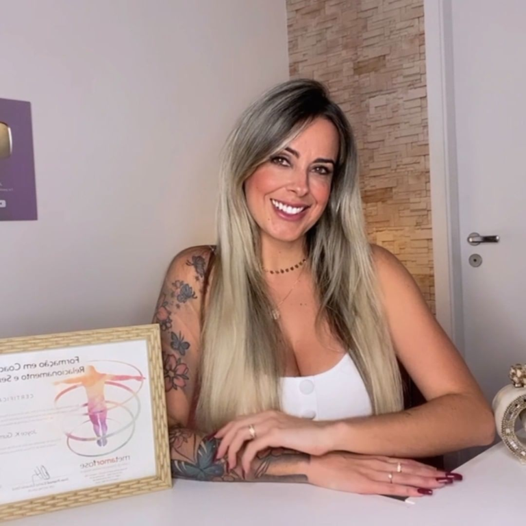 Massagem Tântrica para Homens: passo a passo + 7 dias 5 https://cursoss.com.br/skillo-labs-curso-canal-dark-sem-aparecer/ Homem praticando massagem tântrica feminina seguindo o curso online de Joyce Gumiero