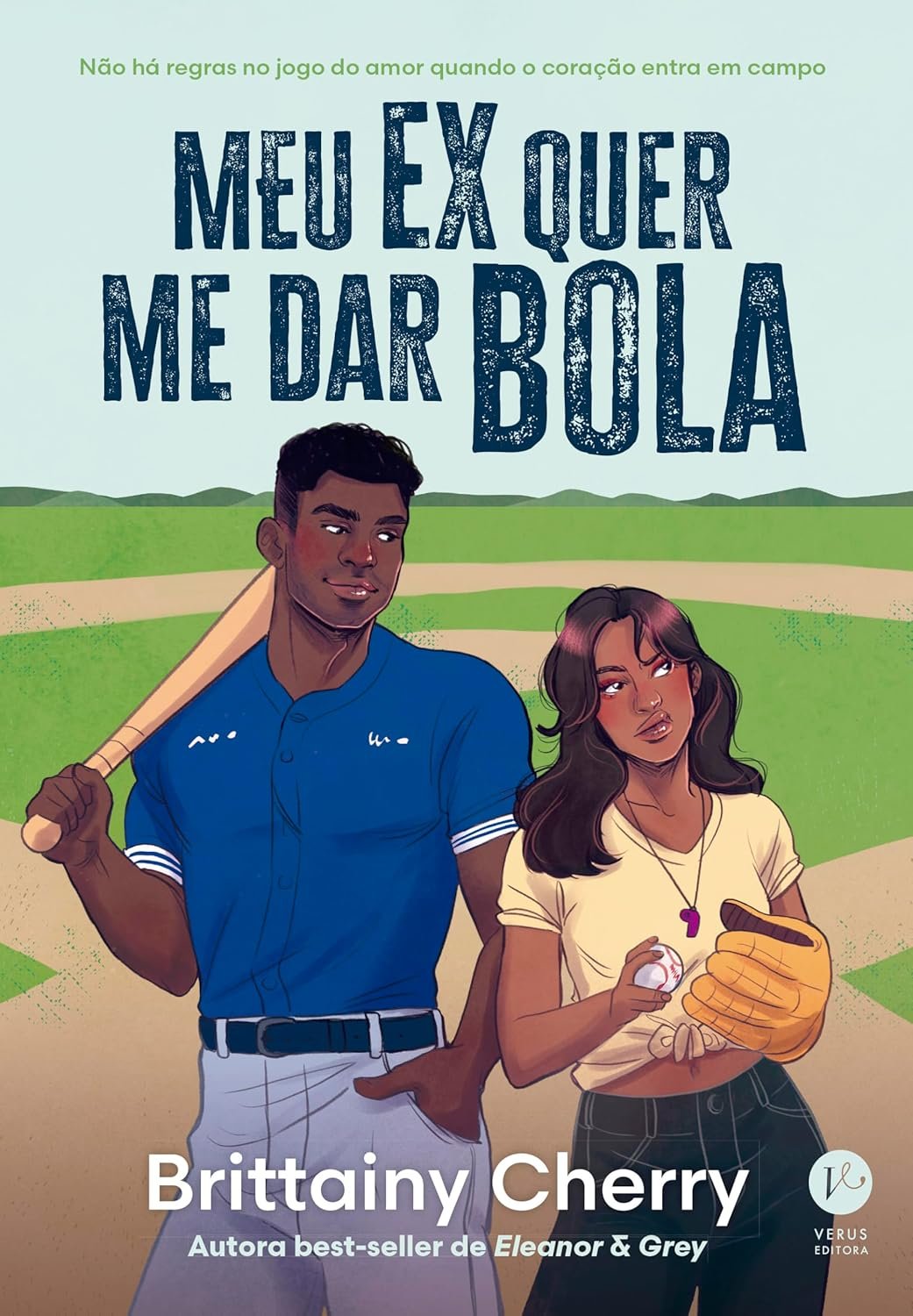 Cena romântica de 'Meu ex quer me dar bola' com protagonistas em campo de beisebol, tensão emocional e elementos esportivos.