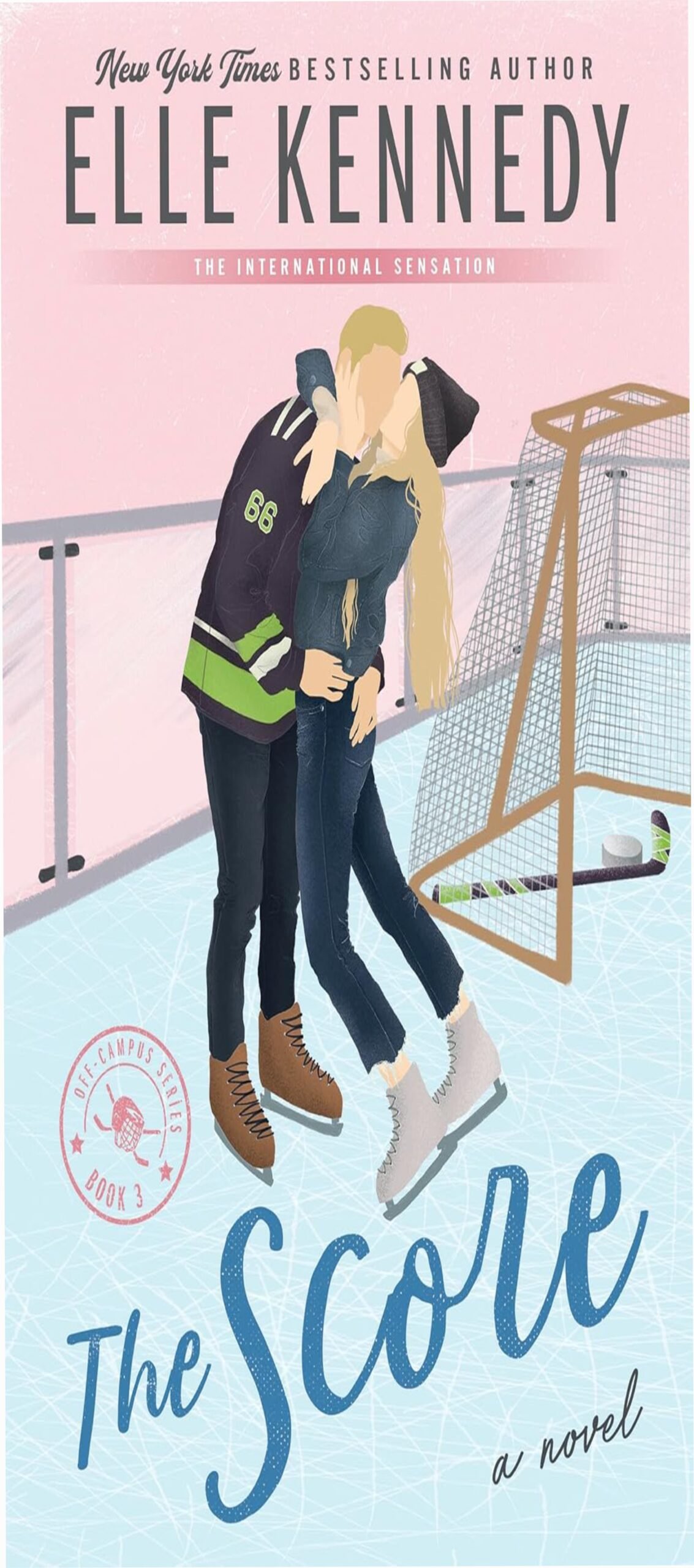 Capa do eBook The Score (Off-Campus Book 3) de Elle Kennedy, romance de hockey universitário