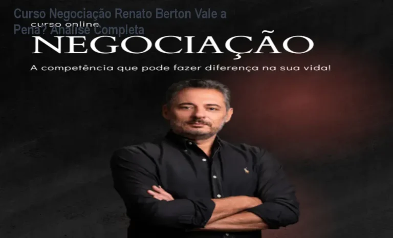 Homem estudando estratégias de negociação com workbook do curso Renato Berton