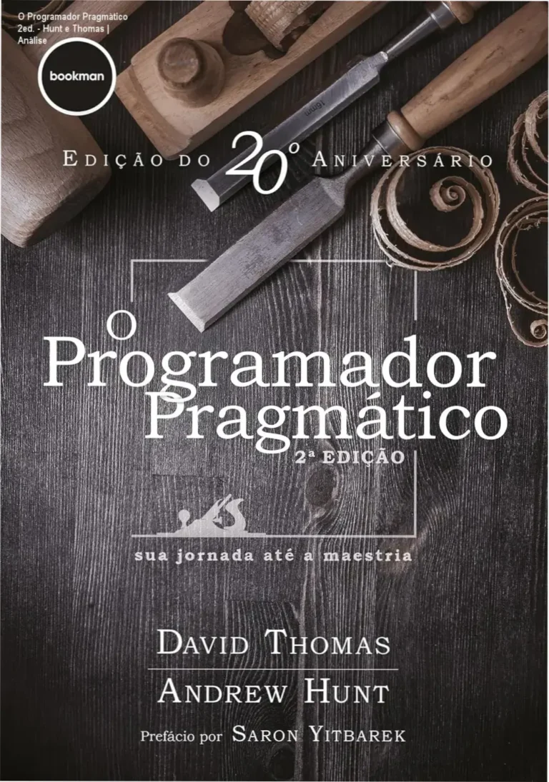 Capa do livro O Programador Pragmático 2ª edição de Andrew Hunt e David Thomas sobre mesa de desenvolvedor