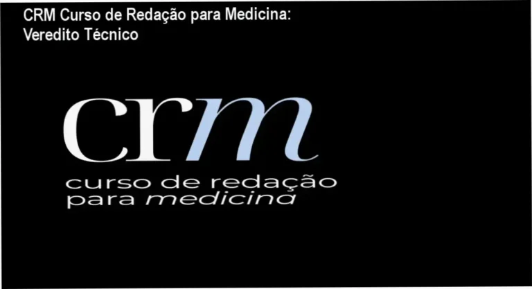 Estudante de medicina analisando a metodologia de redação do curso CRM da professora Luma e Ponto