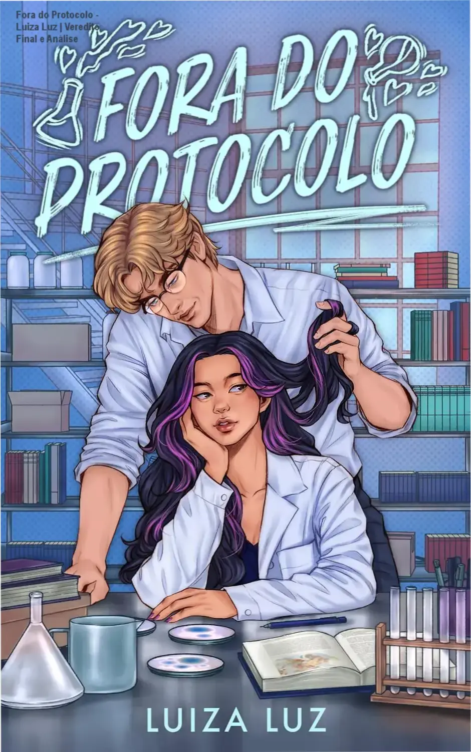 Capa do ebook Fora do Protocolo de Luiza Luz com temática de romance acadêmico em Harvard